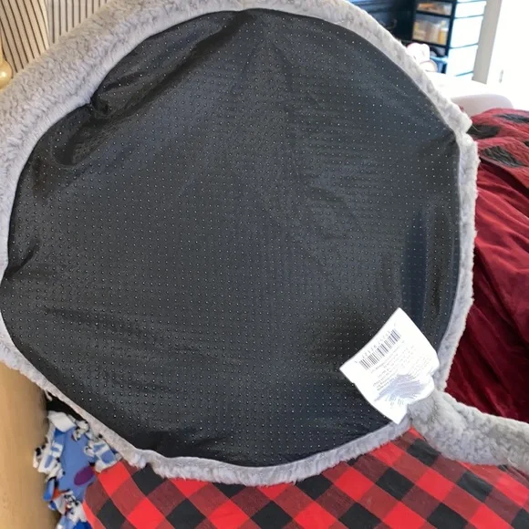 SOLD New Whisker City Sleepy Hut Cat Dog Bed Hideaway - Picture 6 of 8